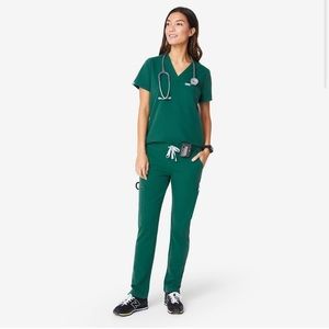 Figs Hunter Green Scrub Set (Catarina Top/Yola Pants)